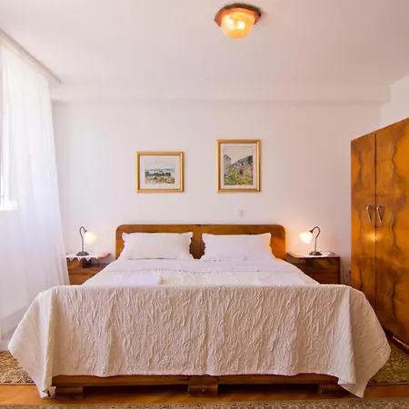 Donika Apartman Komiza