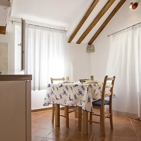 Apartman Donika Komiza