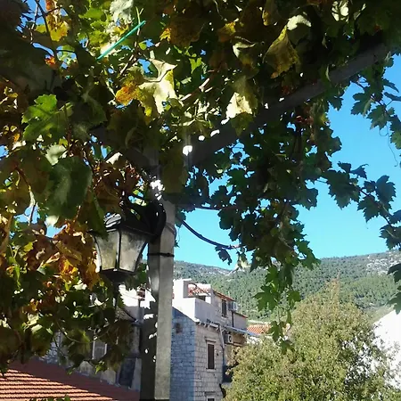 Donika Apartment Komiza