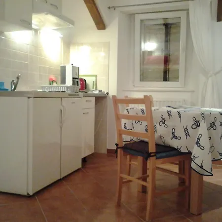 Apartment Donika Komiza