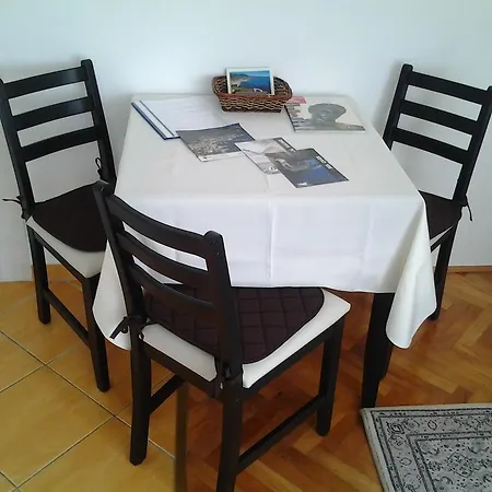 Apartment Donika Komiza