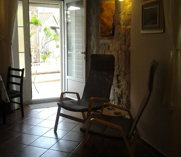 Apartment Donika Komiža
