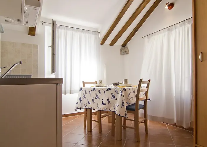 Apartment Donika Komiža